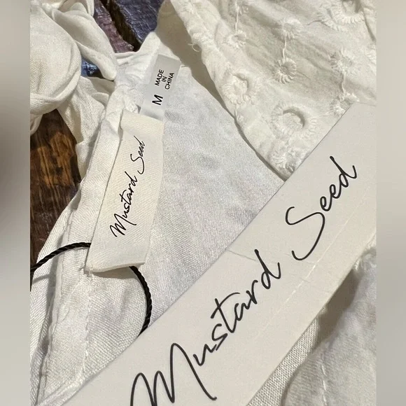 Mustard Seed-adorable, white eyelet top - size M - Picture 4 of 9